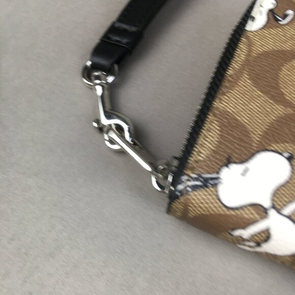 Coach x Peanuts Snoopy Wristlet Wallet - Picture 4 of 8